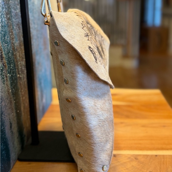Handburned Sunflower Cowhide Crossbody Bag with Woven Guitar Strap -NWOT’s - Picture 7 of 16